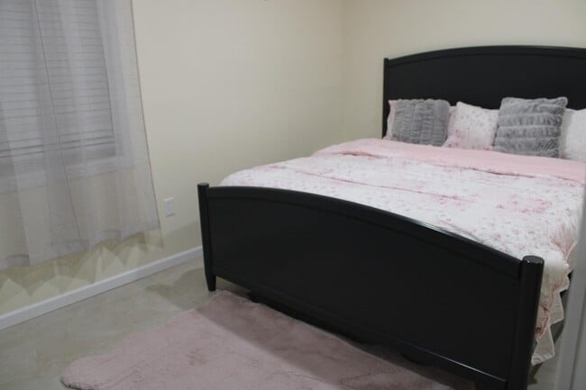 Foto del edificio - 145 Ella Dr