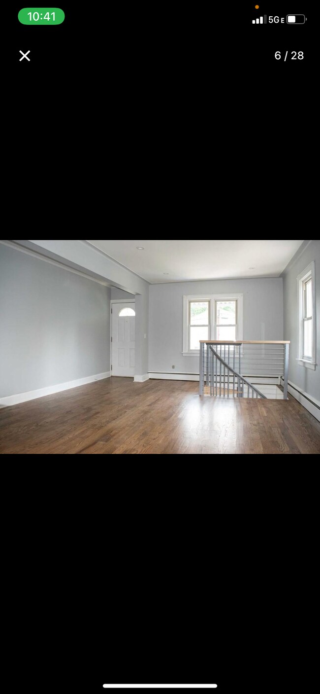 Building Photo - 33 Mead Ave