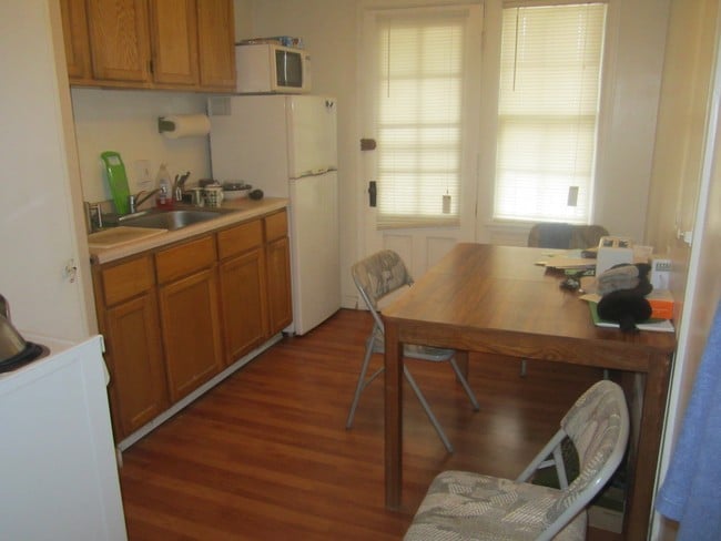 kitchen - 4940 N Port Washington Rd