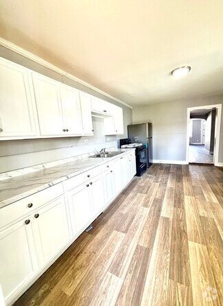 Building Photo - 265 2nd St