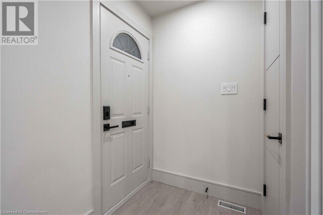 Photo du bâtiment - 104 2nd St N