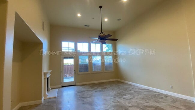 Building Photo - 724 Shelli St