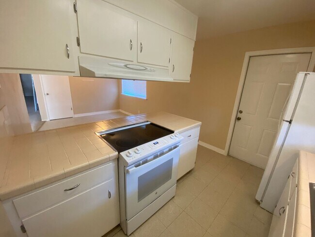 Foto del edificio - 3 bedroom 2 bath and Move in Ready in Lemo...
