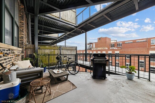Foto del edificio - 1720 N Marshfield Ave