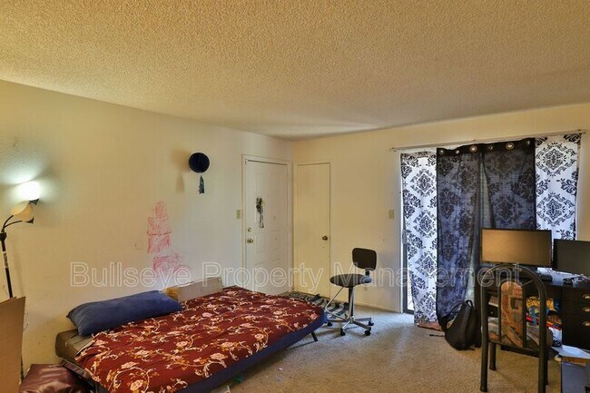 Building Photo - 1111 E University Dr
