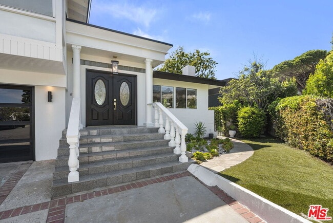 Building Photo - 18461 W Clifftop Way