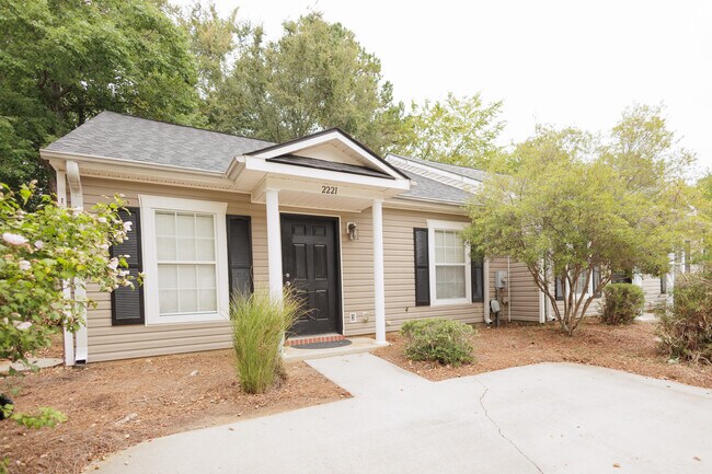 Building Photo - 2221 Bridgeton Rd