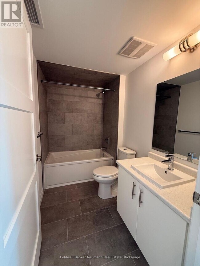 Photo du bâtiment - 93 Arthur St S