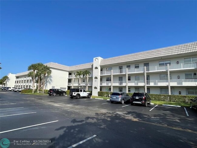 Building Photo - 8460 Sunrise Lakes Blvd