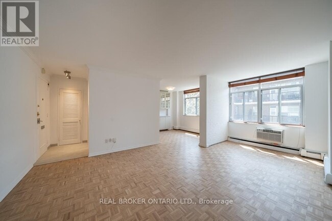 Building Photo - 335-335 Lonsdale Rd