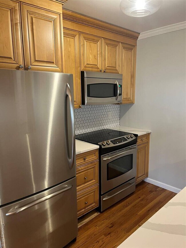 Foto del edificio - 77 Richmond Blvd