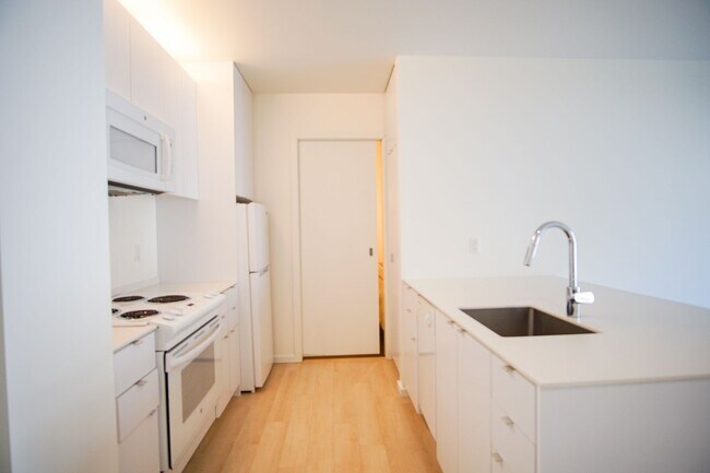 Foto del edificio - Modern 3rd Floor Urban 1Bdr with D/W & Washer/Dryer!