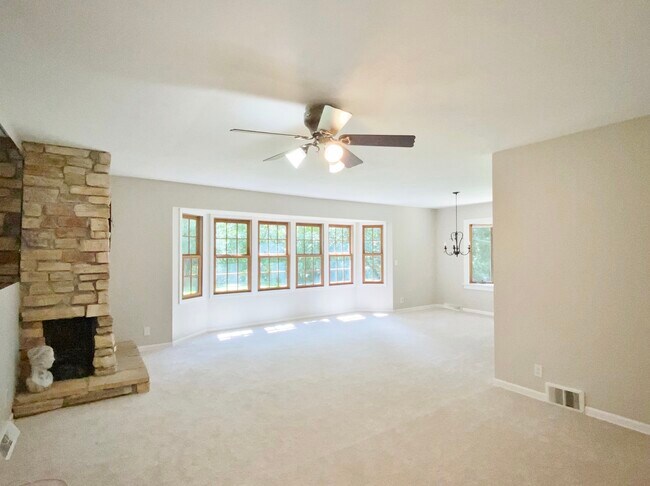 Building Photo - 42W153 Timber Trail