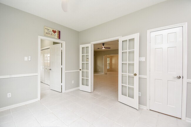 Building Photo - 1002 Meadowlark Ln