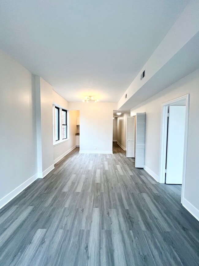 Building Photo - 2258 S Sacramento Ave