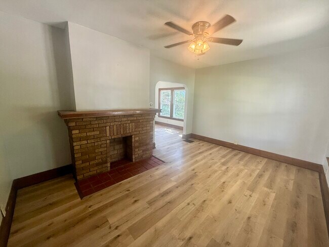 Foto del edificio - 272 N Harris Ave