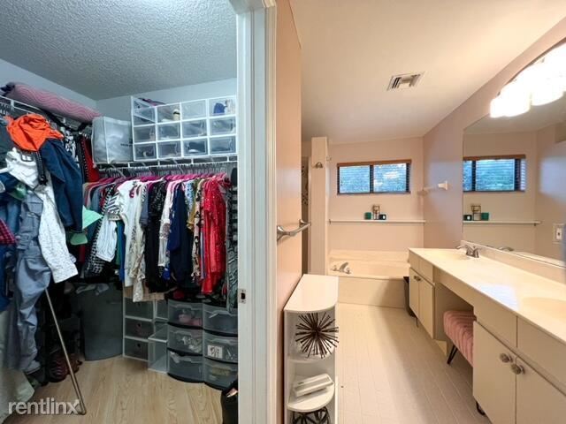 Building Photo - 3 br, 2.5 bath Townhome - 5500 Fox Hollow Dr