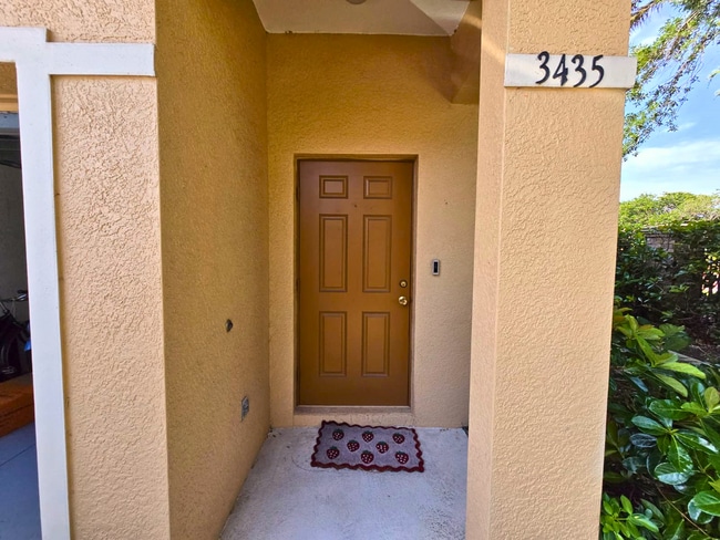 Building Photo - 3435 Parkridge Cir