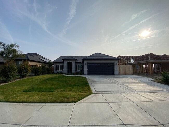 Foto del edificio - Modern 3-Bedroom Home in Southwest Bakersf...