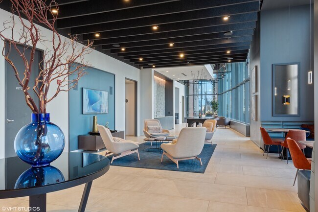 Foto del edificio - 450 E Waterside Dr