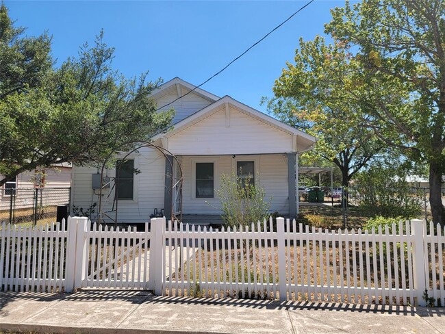 Building Photo - 209 N 1st St