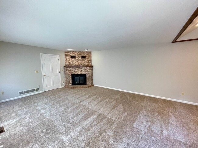 Foto del edificio - Beautifully Updated 3-Bed, 3-Bath Townhome...