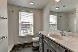 Building Photo - 550 New Holland Ave