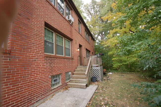 Building Photo - 2734 Indianola Ave