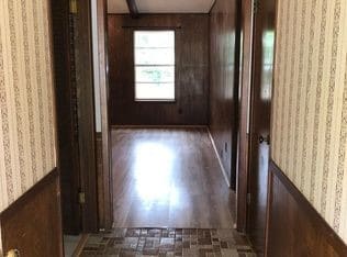 Building Photo - Large 4 Bedroom 2 Bathroom house for Rent