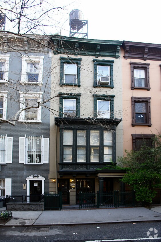 Building Photo - 113 W 78th St