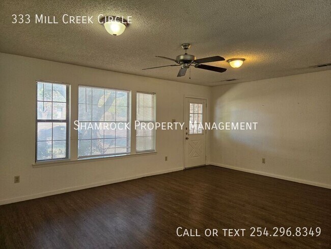 Building Photo - Convenient Location near Hewitt Drive