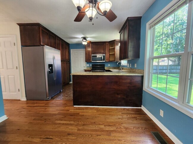 Foto del edificio - 1680 Barrywood Cir E