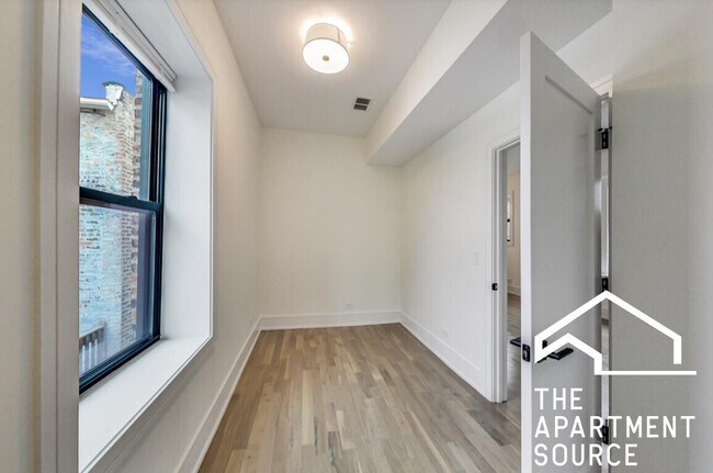 Foto del edificio - 2553 W Hirsch St