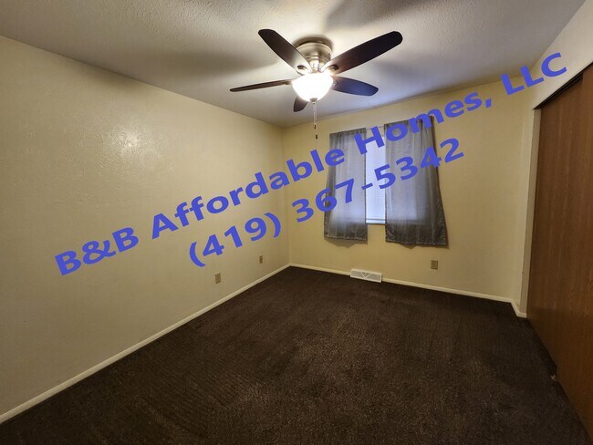 Master Bedroom - 6110 Hill Ave