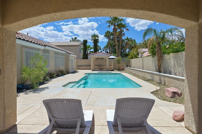 Foto del edificio - SE!! 4 Bedrooms!! Single Story!! NO HOA!! 3 Car Garage!!! Pool!!! Spa!!! RV Parking!!! Low mainte...