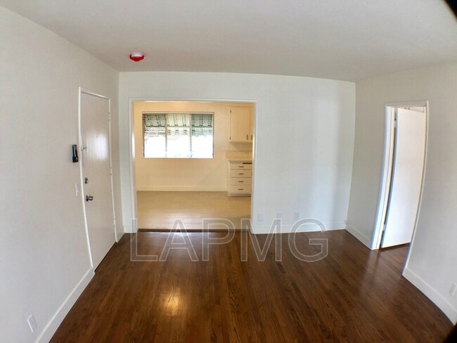 Building Photo - 2272 White St
