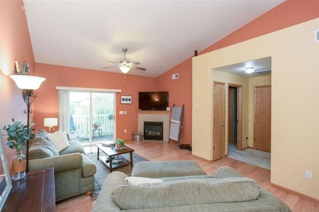 Building Photo - $1,075 | 2 Bedroom, 2 Bathroom Condo | No ...