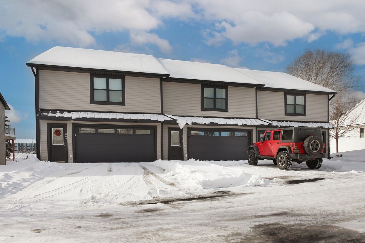 Foto principal - Spacious 2 Bed/2 Bath Condo in Prime Location