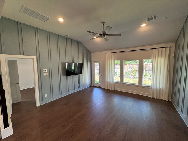 Foto del edificio - 1710 Serenity Moon Dr