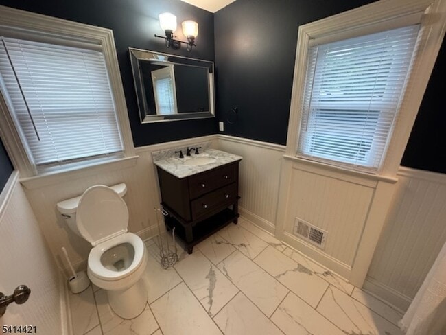 Building Photo - 389 South St