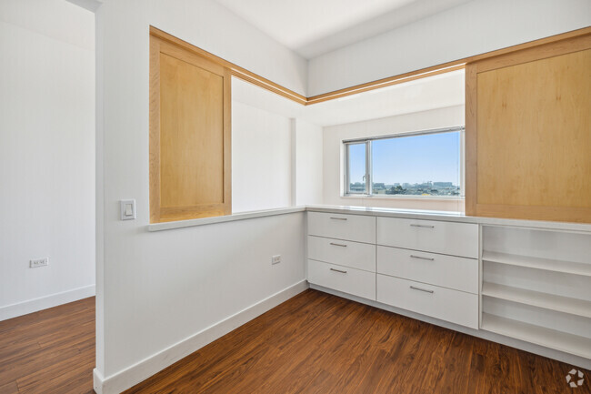 Jr. 1BR, 1BA - 478SF - 1190 Mission at Trinity Place