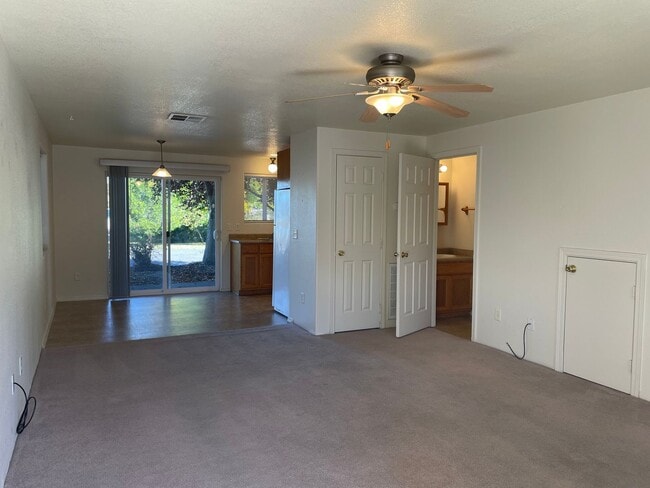 Foto del edificio - Very Nice Two Story 2 Bedroom 1.5 Bathroom...