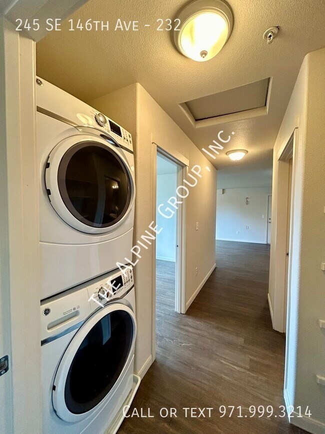 Foto del edificio - Third Floor Unit, Washer/Dryer Included!