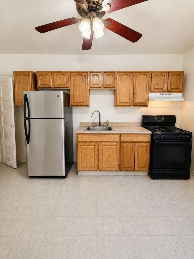 Foto del edificio - Spacious 3-Bedroom Home with In-Home Laundry