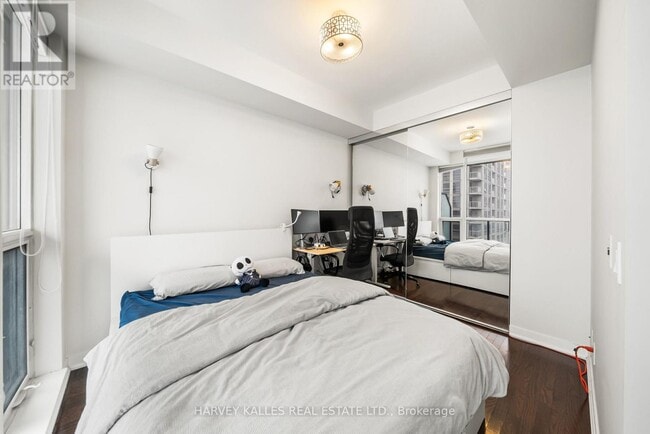 Building Photo - 770 Bay St.