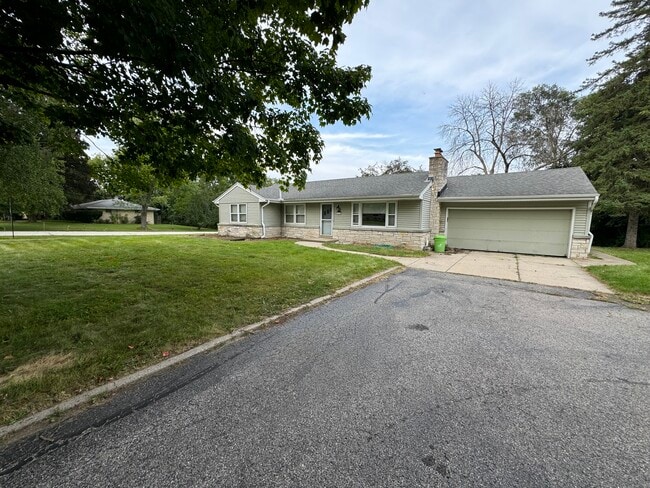 Building Photo - 3840 Pilgrim Rd