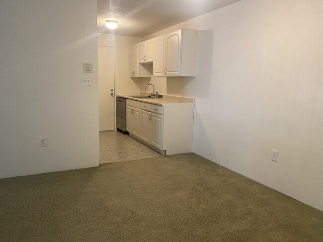 Building Photo - 27 Village Rock Ln