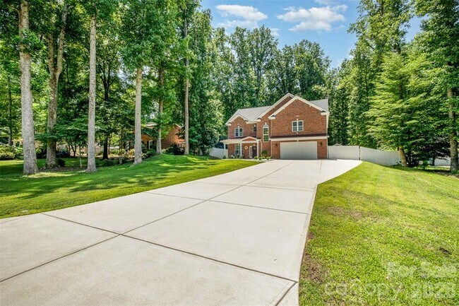 Foto del edificio - 8418 Knollwood Cir