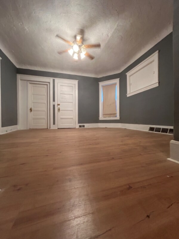 Primary Photo - 3304 E 55th St