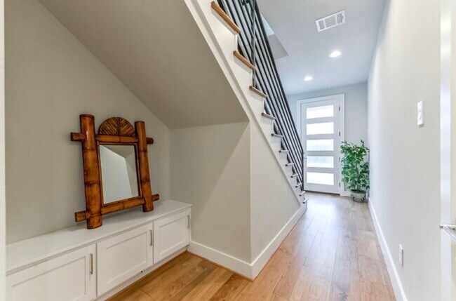 Foto del edificio - 823 Mansfield St